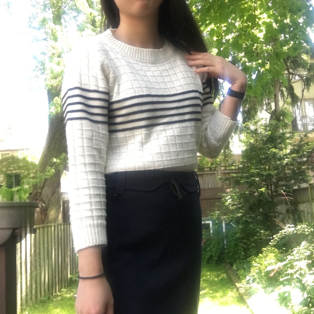 Grid Textured Sweater - Picture 4 of 5